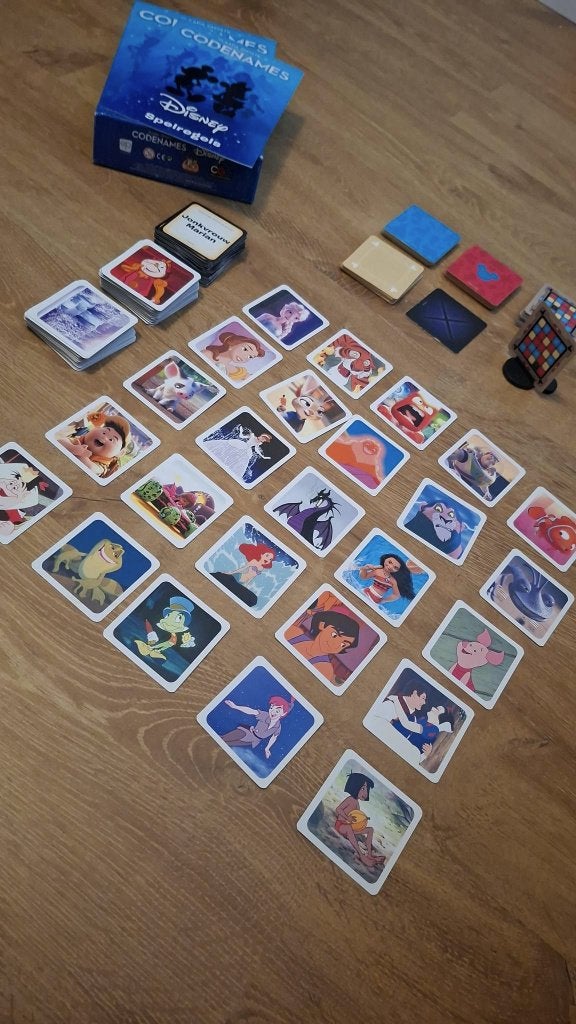 Codenames Disney, Vijf spelers of meer, Ophalen of Verzenden, Zo goed als nieuw, White Goblin Games