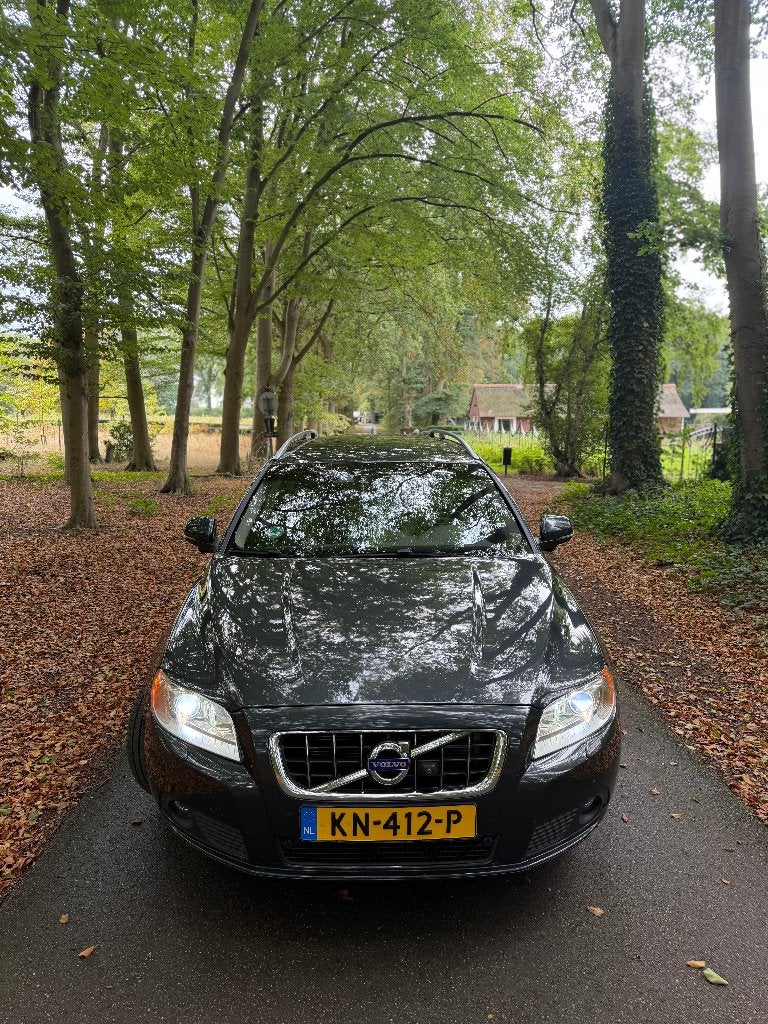 Volvo V70 2.4 D5 Geartronic 2012 Grijs (Youngtimer 2027!), Auto's, Zwart, 2000 kg, 1598 kg, V70