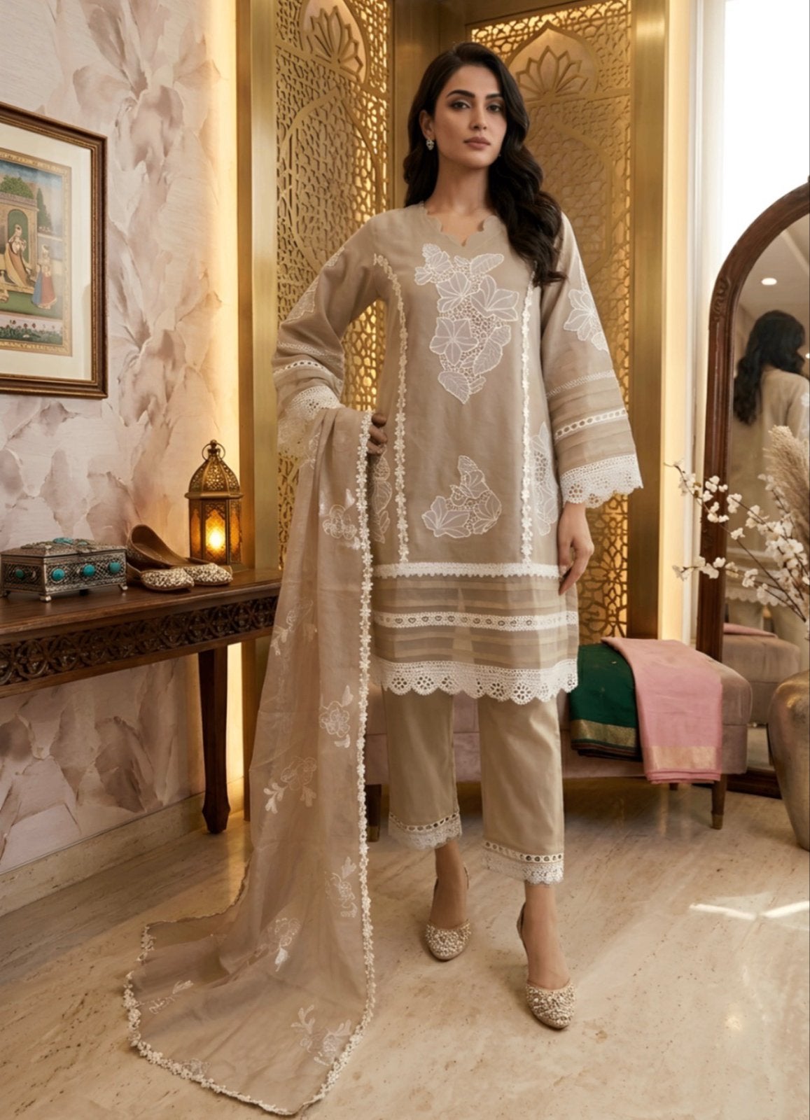 Nieuw Salwar Kameez met Dupatta, borduur- en kantwerk, Maat 38/40 (M), Beige, Nieuw, Ophalen of Verzenden