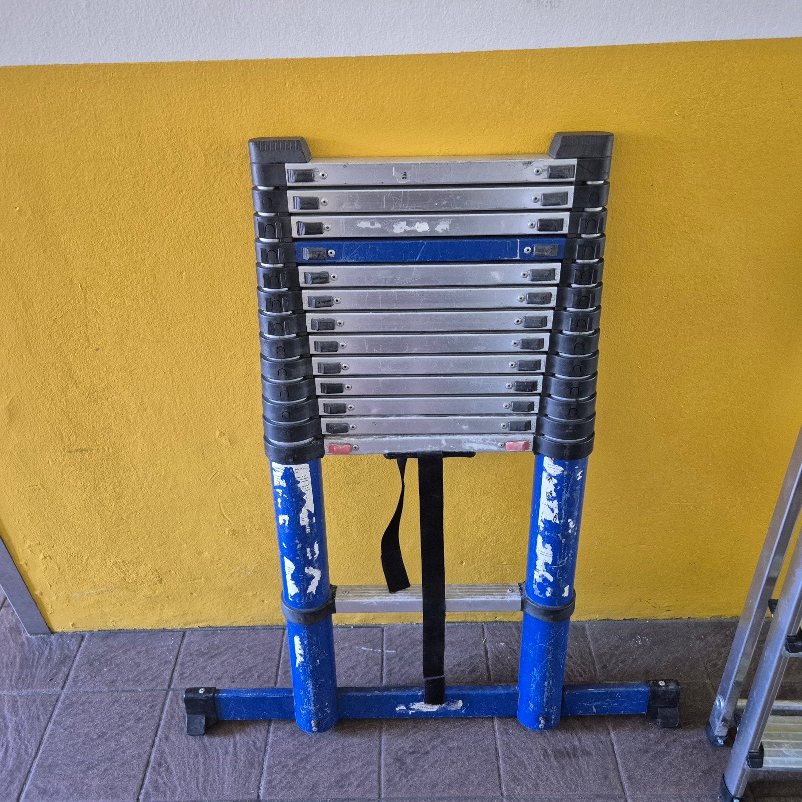 Handige Telescoopladder voor in je werkauto, Ophalen, Gebruikt, Ladder, Opvouwbaar of Inschuifbaar