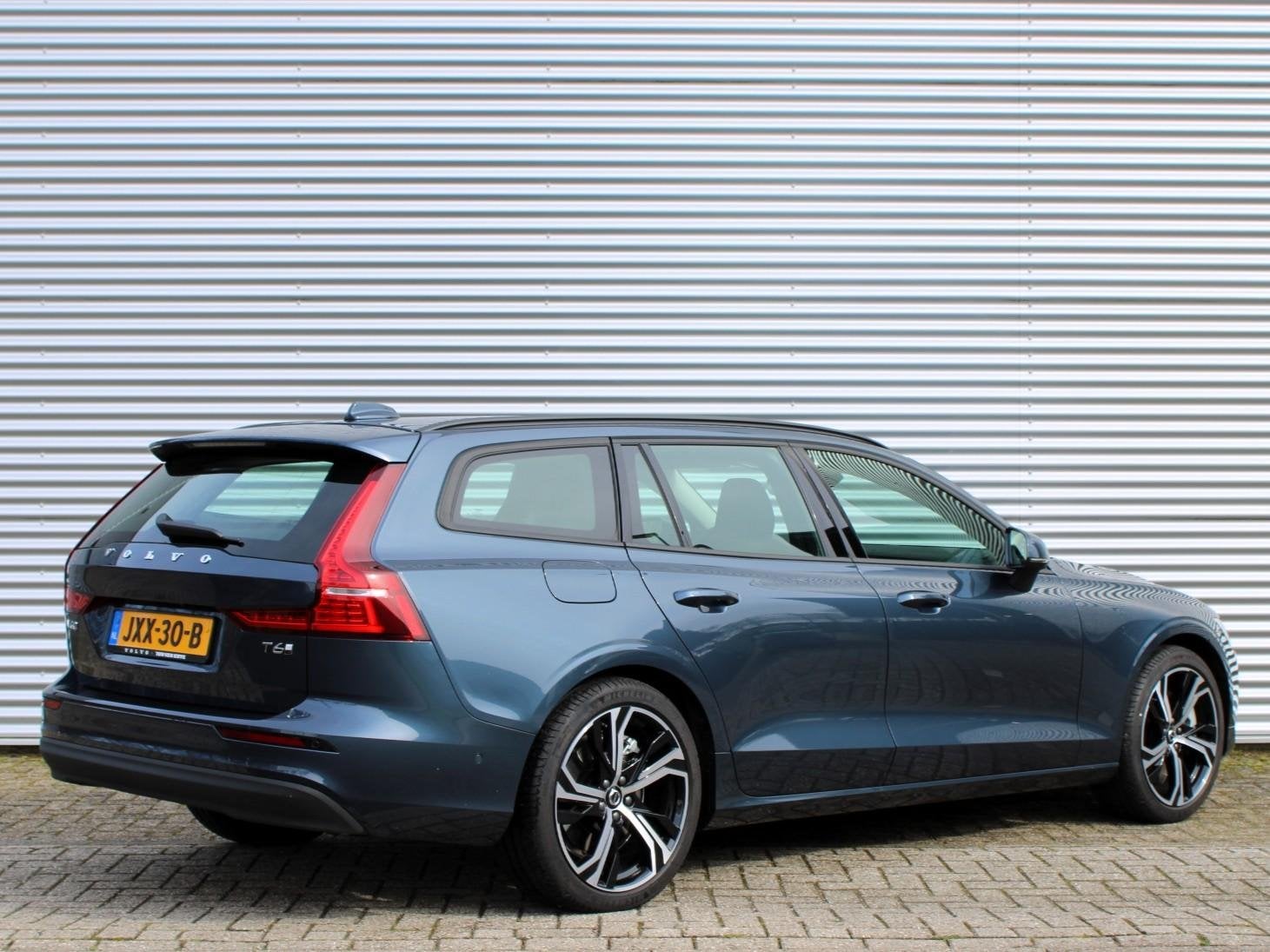 Volvo V60 2.0 T6 Plug-in hybrid AWD Core Business Edition /, Auto's, Automaat, Stof, Gebruikt, Euro 6