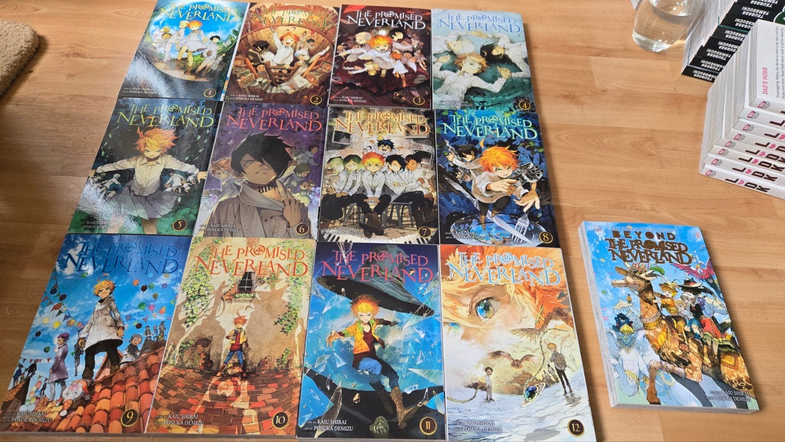 The Promised Neverland Manga Volume 10-12+Beyond, Boeken, Ophalen of Verzenden, Zo goed als nieuw, Japan (Manga), Meerdere comics