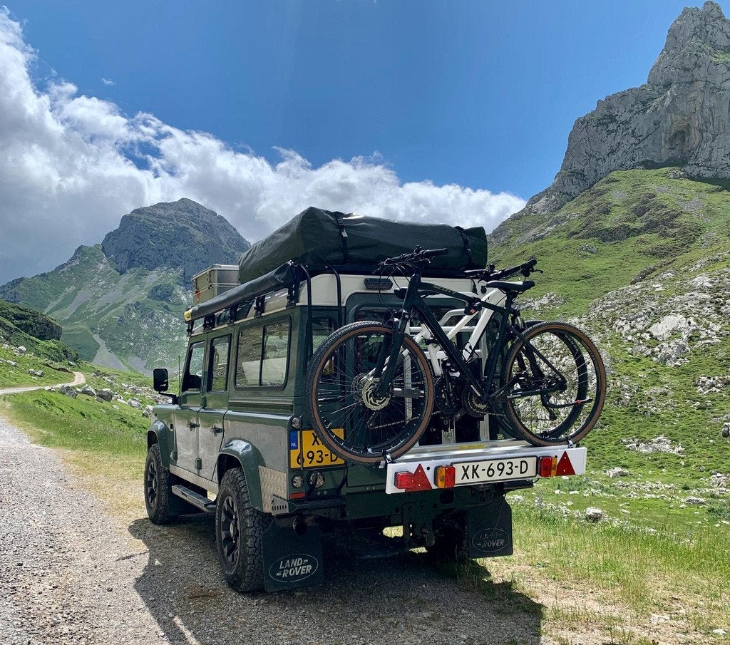Land Rover Defender 2.4 TD 110 SW XTech, 1940 kg, Gebruikt, Zwart, 4 cilinders