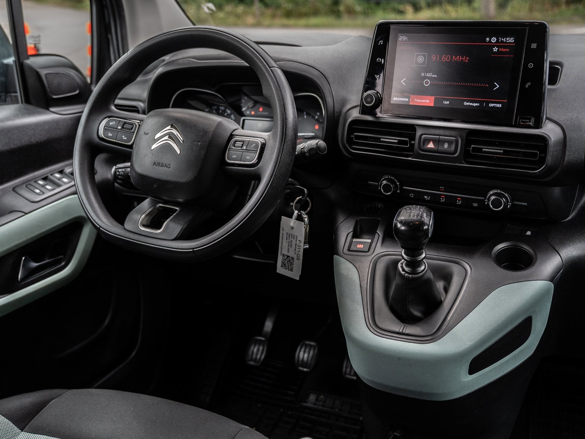 Citroen Berlingo XL 1.2 Shine - APPLE CARPLAY - CRUISE / CLI, Voorwielaandrijving, Stof, Gebruikt, 1199 cc