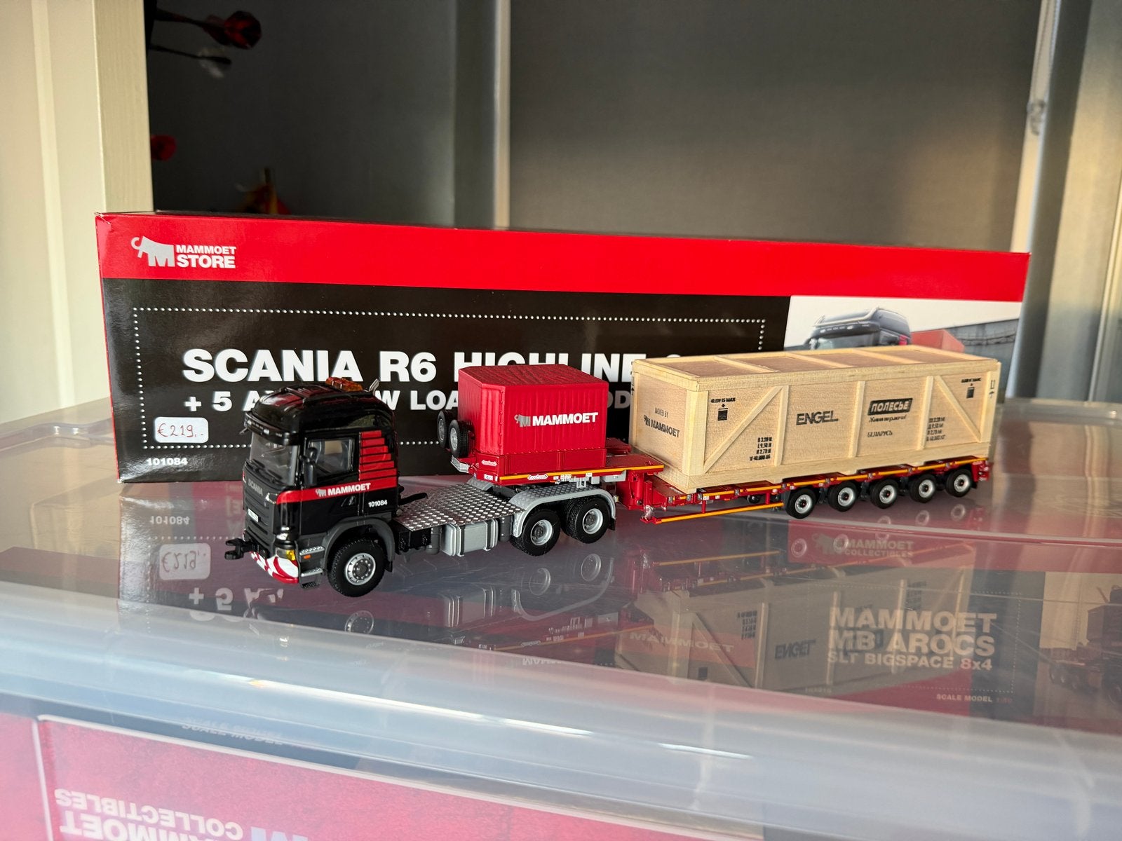 WSI Scania R6 Highline 6x6 + 5-assige dieplader + houten kis, Ophalen of Verzenden, Zo goed als nieuw, Overige merken