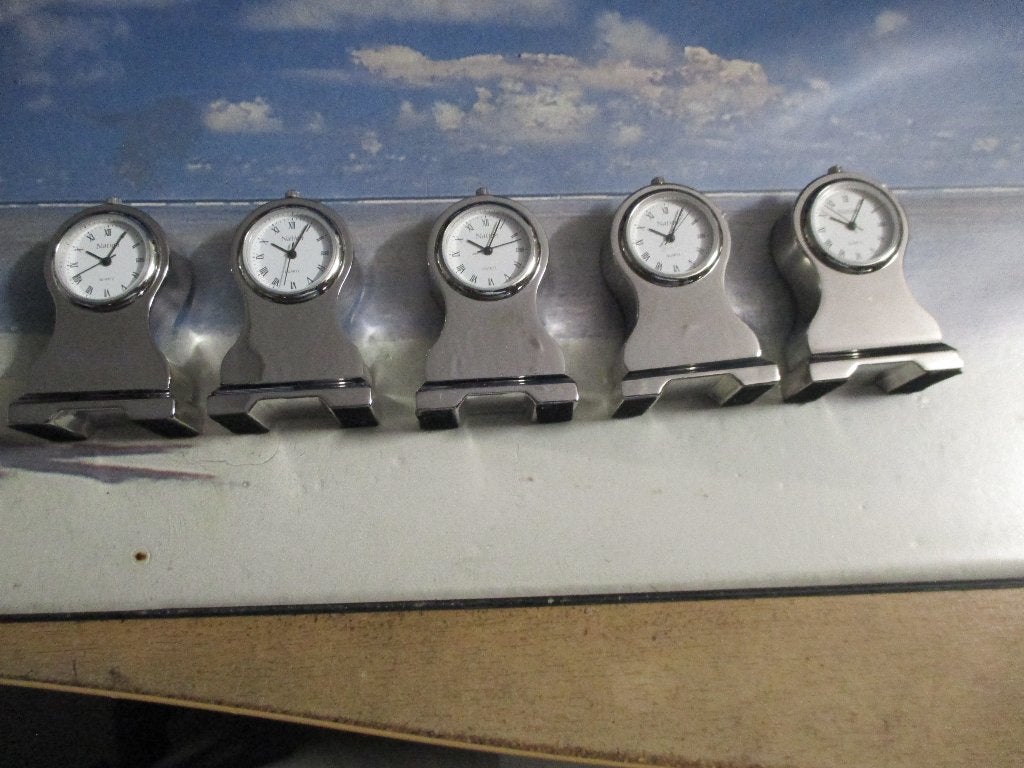 zwitsers staand klokje/quartz/nieuw/stalen kast/€29,95nu€10=, Huis en Inrichting, Klassiek, Bulova, Analoog, Ophalen of Verzenden