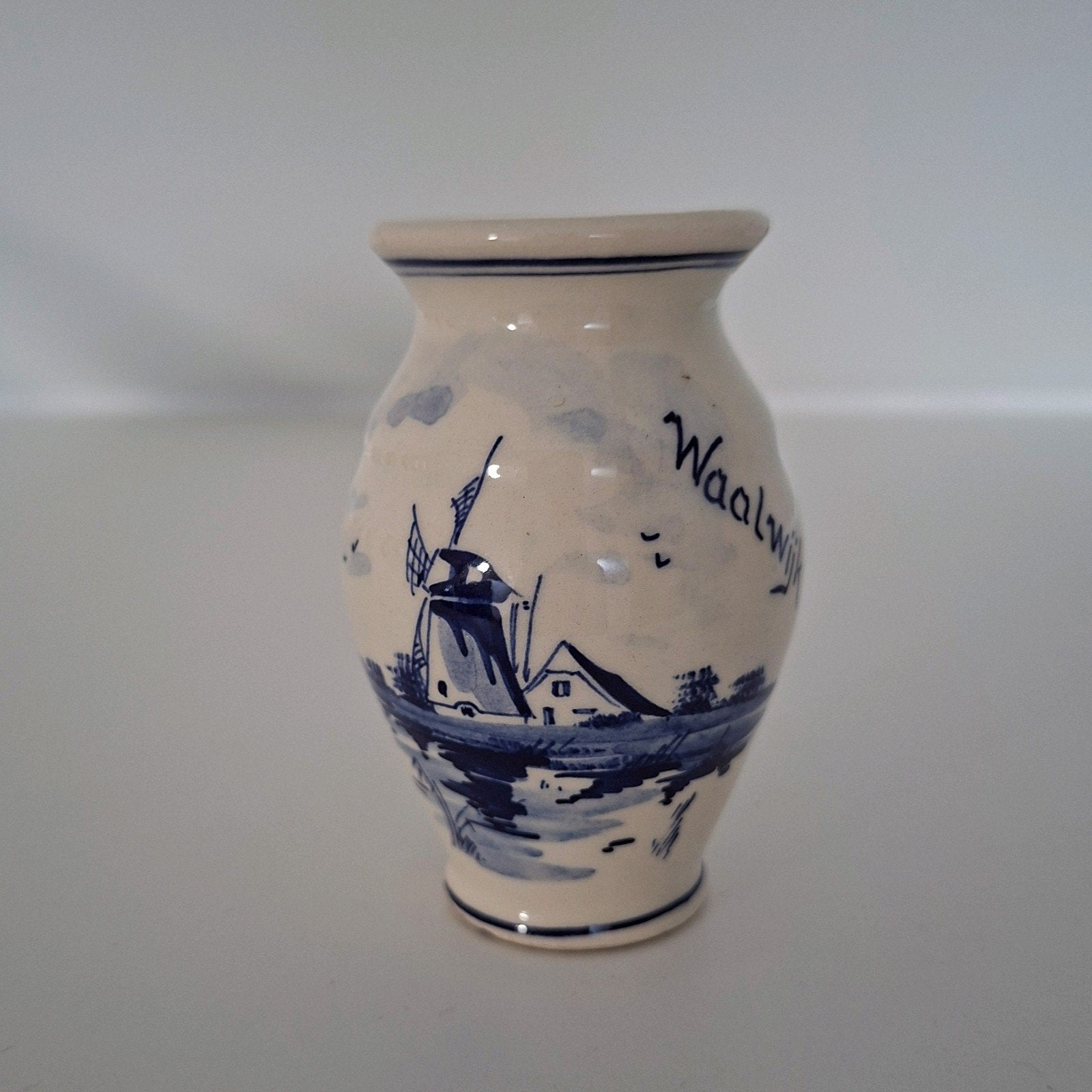 Delfts Blauw Souvenir Vaasje Waalwijk - Molen en Bloemen, Ophalen of Verzenden