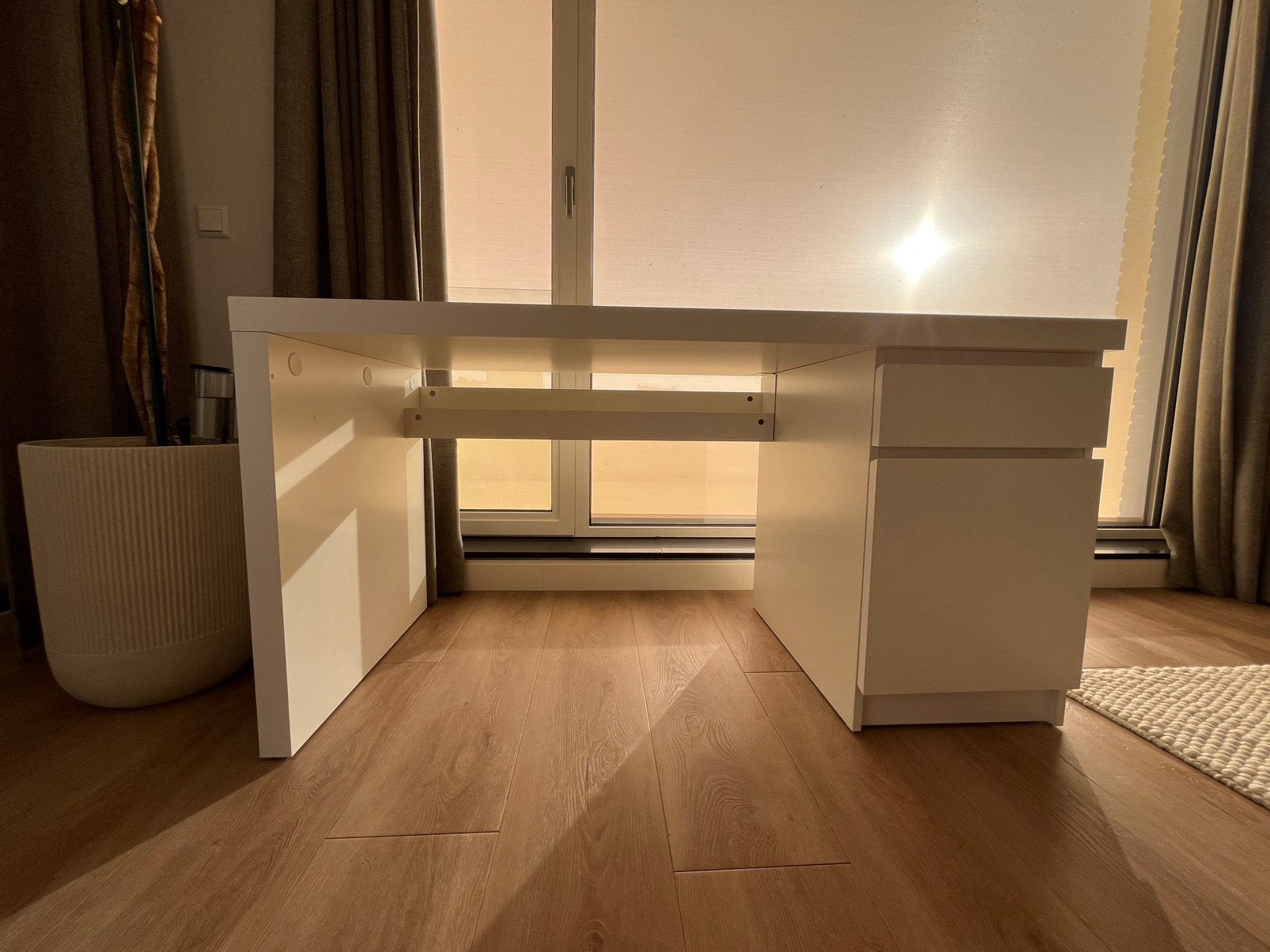 Ikea malm bureau wit 140x65, Ophalen, Zo goed als nieuw