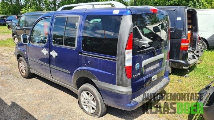 Schuifdeur links van een Fiat Doblo (480), Gebruikt, -, Deur, -