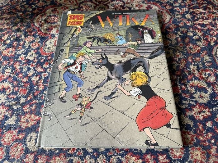 Dag en Heidi. 1 Album Hardcover in een kleine oplage., Boeken, Stripboeken, Eén stripboek, Ophalen of Verzenden, Zo goed als nieuw
