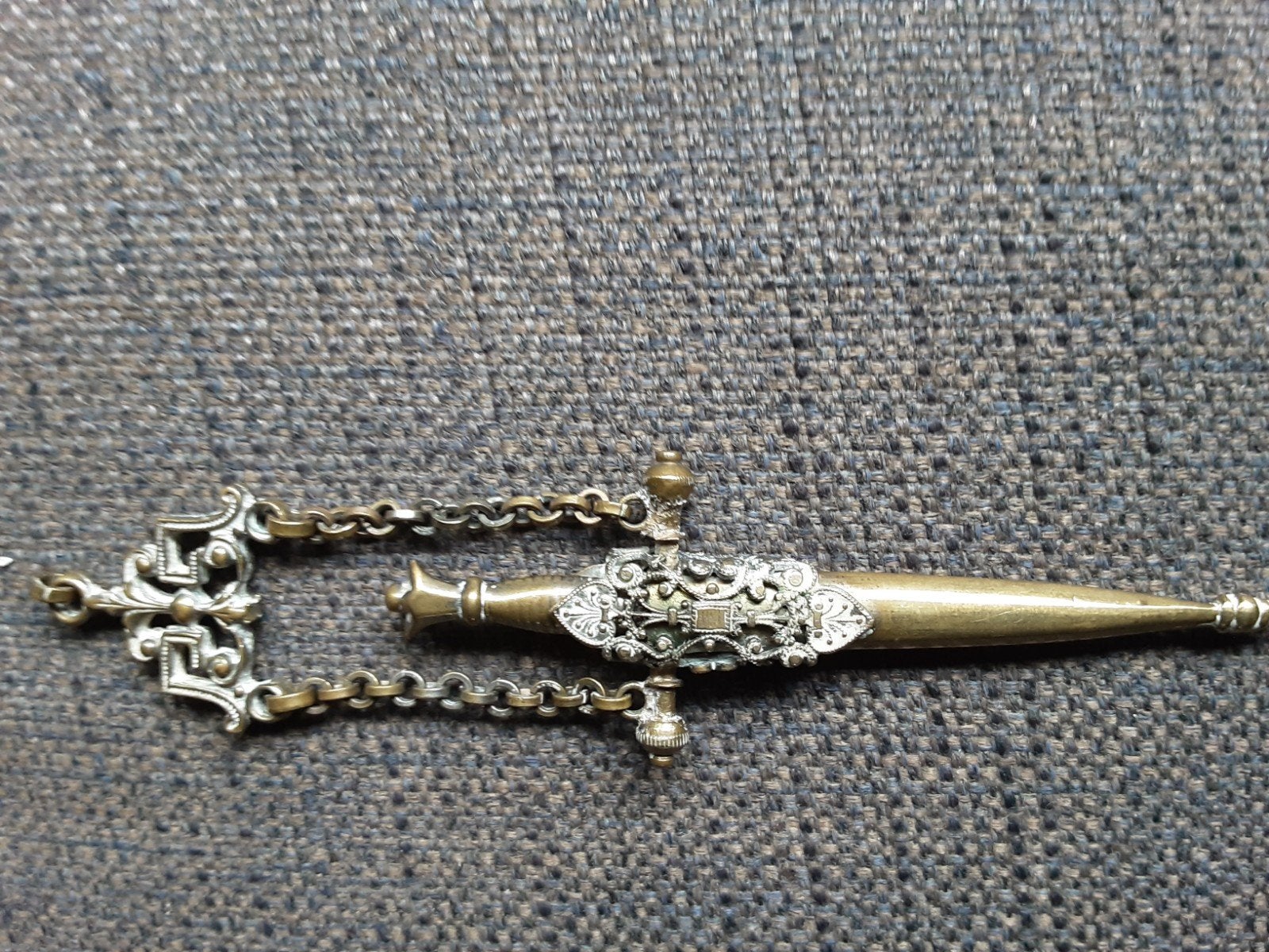 Chatelaine of zakschaartje in de vorm van dolk, Ophalen of Verzenden
