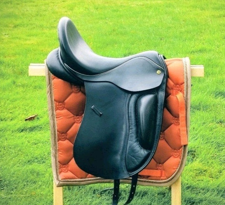 Anatomica Cygnus Short Roll  dressuurzadel, Dieren en Toebehoren, Paarden en Pony's | Zadels, Anatomica, Dressuur, Ophalen of Verzenden