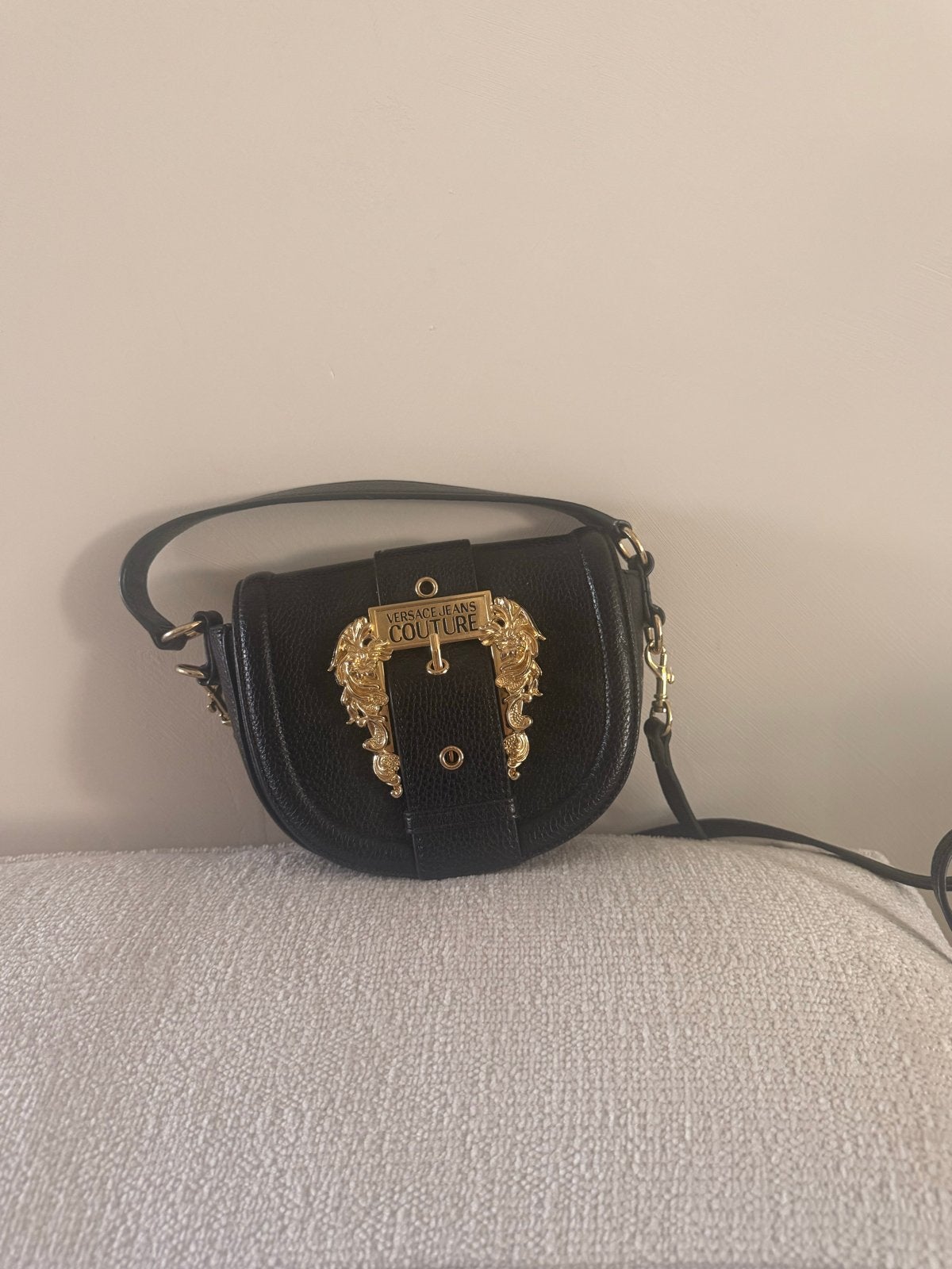 Versace Jeans Couture schoudertasje zwart goud, Ophalen of Verzenden, Zo goed als nieuw, Zwart, Schoudertasje