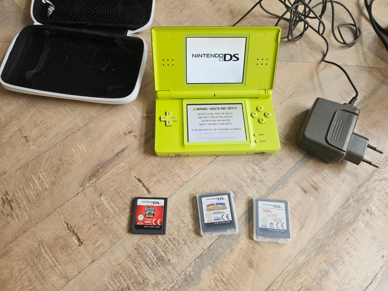 Nintendo DS Lite Met Games Suoer Mario, Spelcomputers en Games, Verzenden, Zo goed als nieuw, DS Lite, Met games