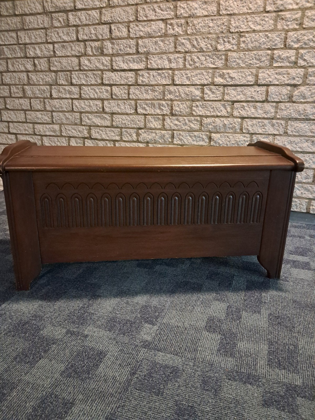 Antieke houten kist met sierlijke gravures, Antiek en Kunst, Ophalen