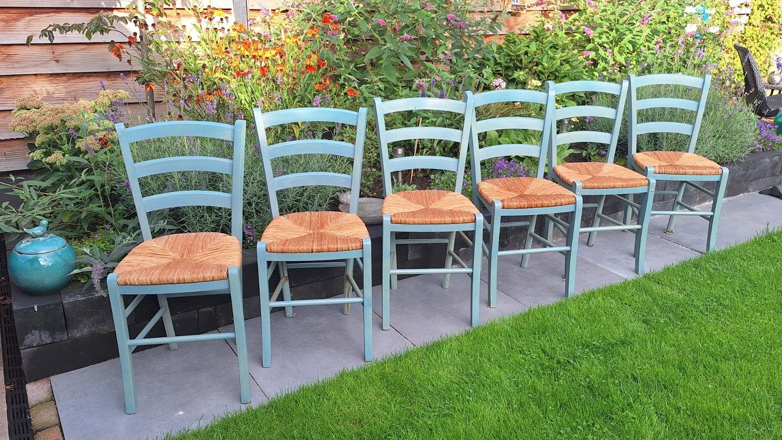 Vintage eetstoelen 6 stuks lichtblauwe houten stoelen, Ophalen, Gebruikt, Drie, Blauw