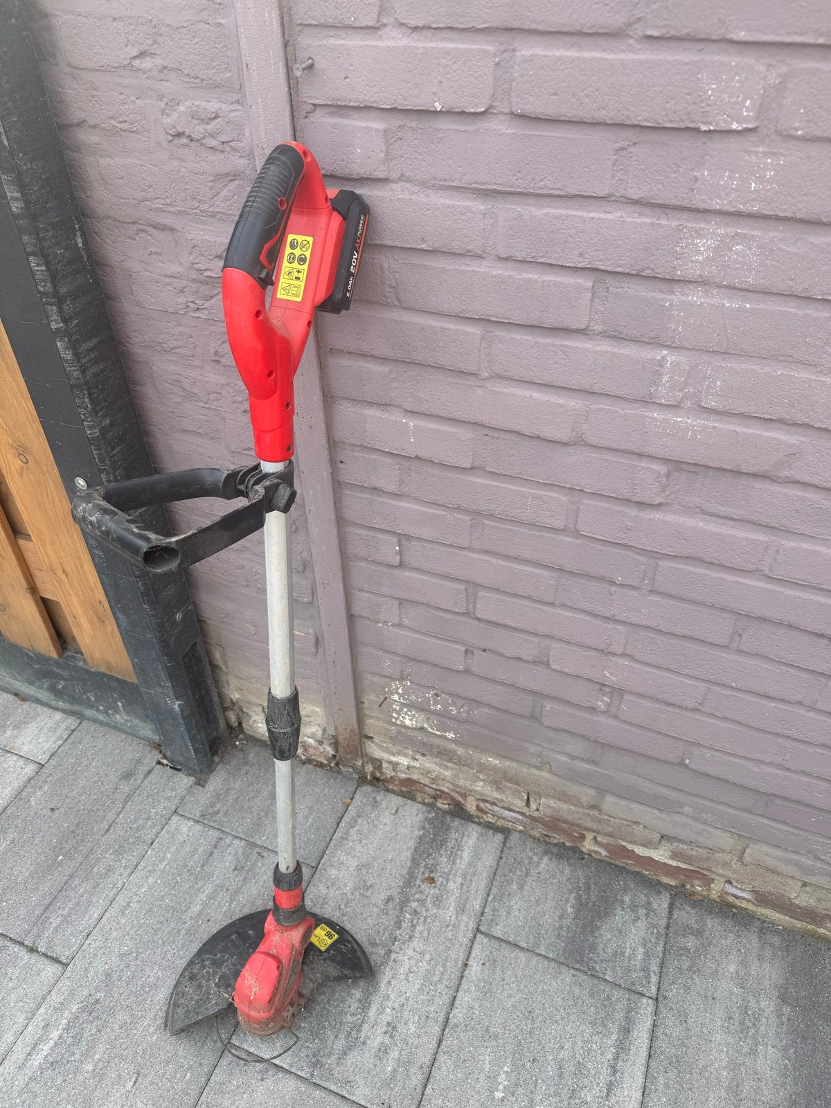 Elektrische grastrimmer met accu, Ophalen, Gebruikt, 30 tot 50 cm, Accu