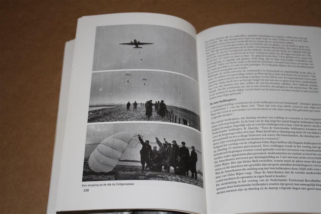 De ramp. Een reconstructie. [watersnoodramp 1953], Ophalen of Verzenden, Gelezen