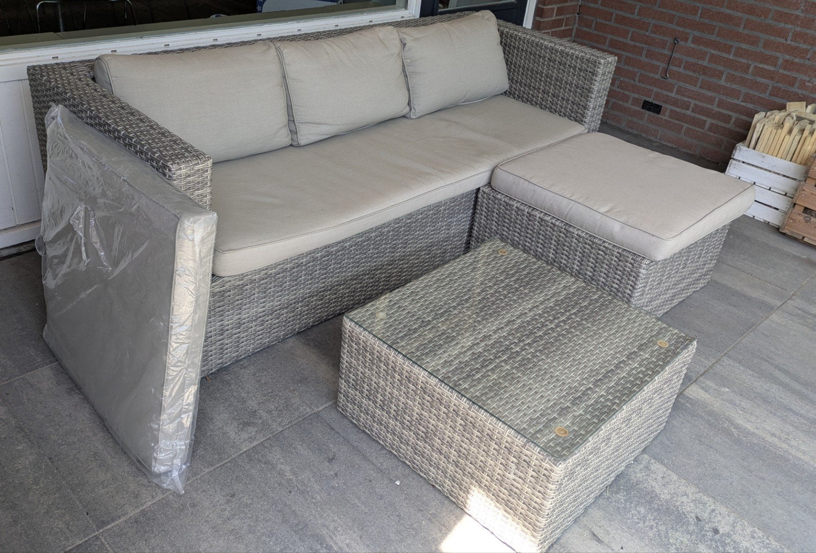 Loungeset 3 zits met tafel en hocker beige kussens wicker, Ophalen, 4 zitplaatsen, Gebruikt, Loungeset