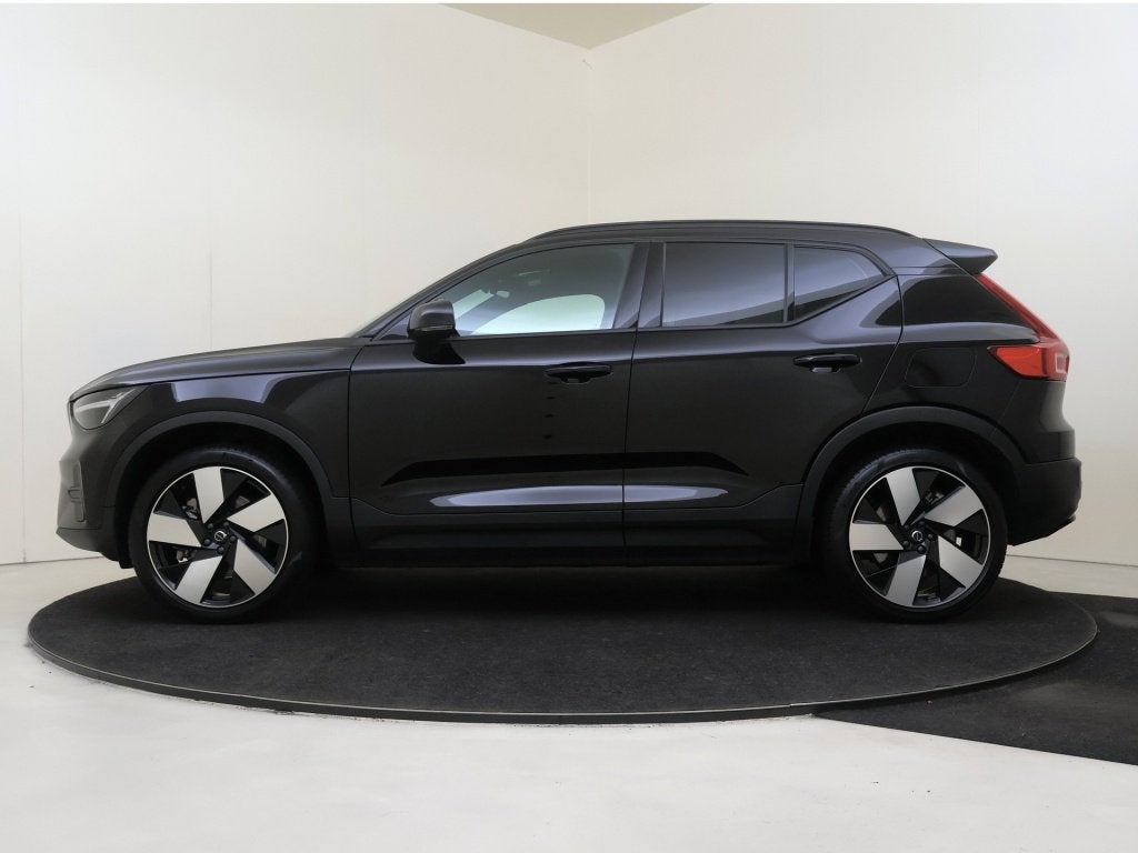 Volvo EX40 Extended Core 82 kWh | 20” | Privacy glas |, Auto's, Dealer onderhouden, Parkeersensor, Zwart, Origineel Nederlands