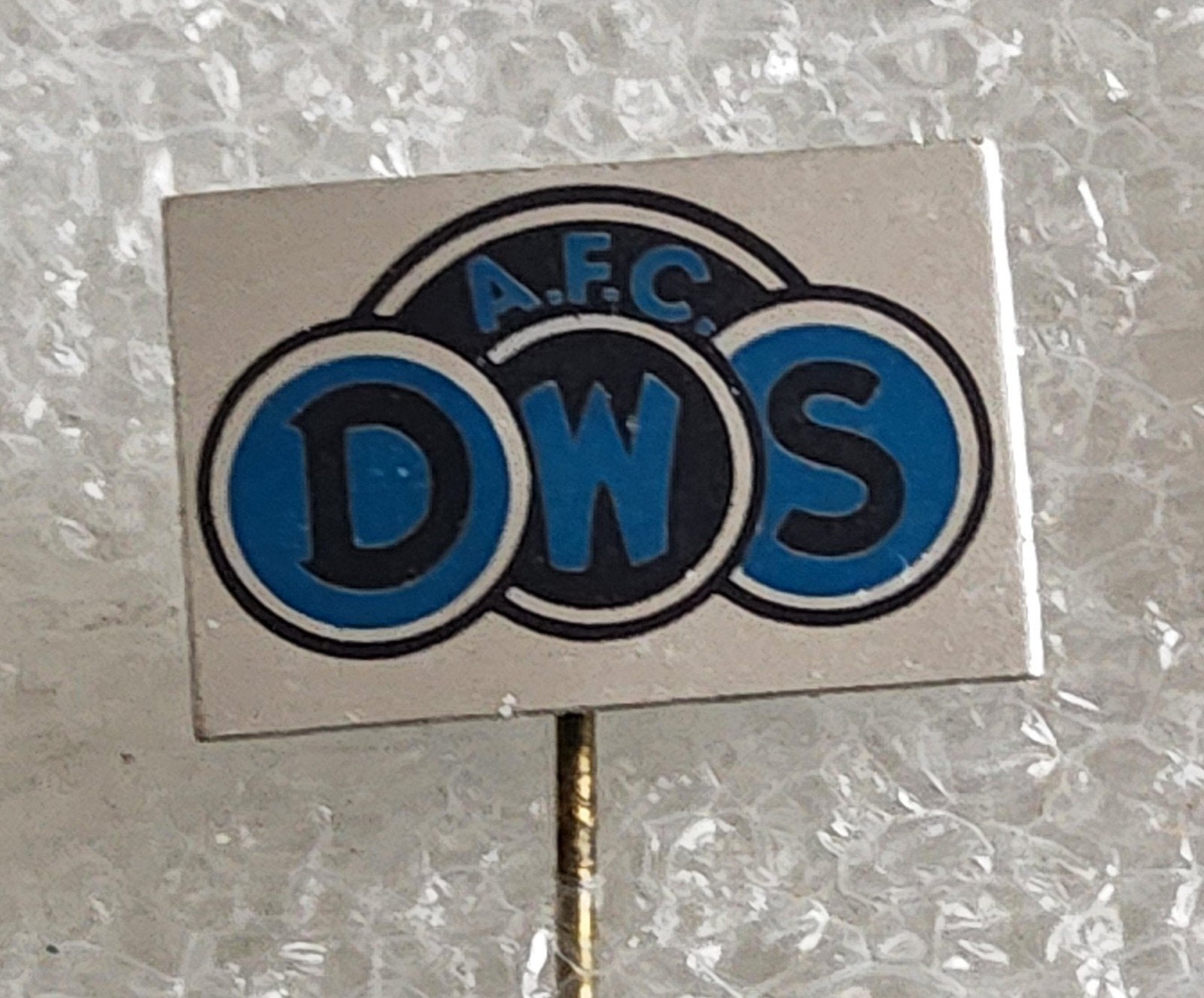 Vintage Speldje A.F.C. DWS Voetbalclub, Ophalen of Verzenden, Gebruikt, Overige onderwerpen, Speldje of Pin