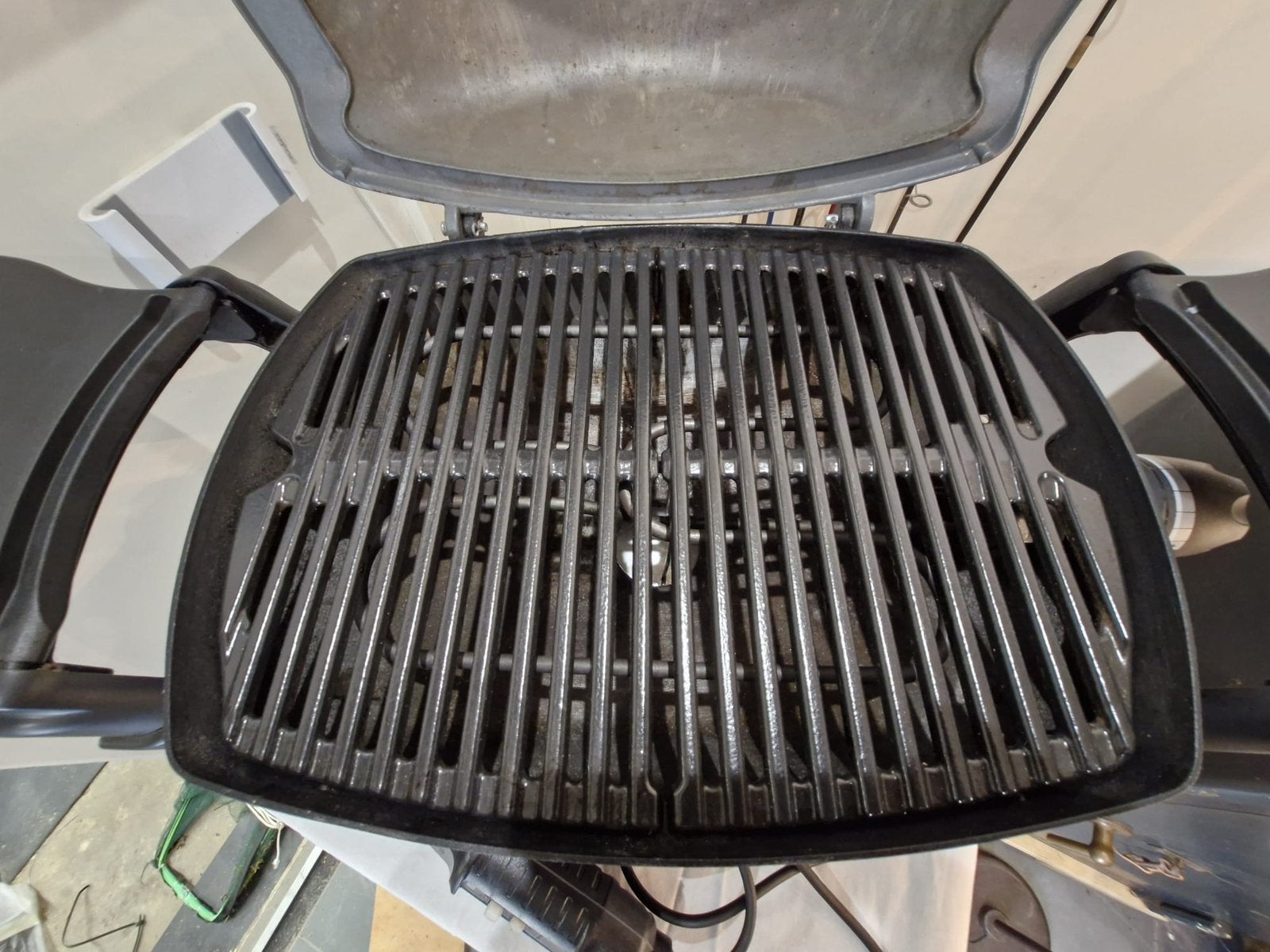 Barbecue BBQ Weber Q1400 elektrisch met onderstel en wielen, Tuin en Terras, Ophalen, Zo goed als nieuw