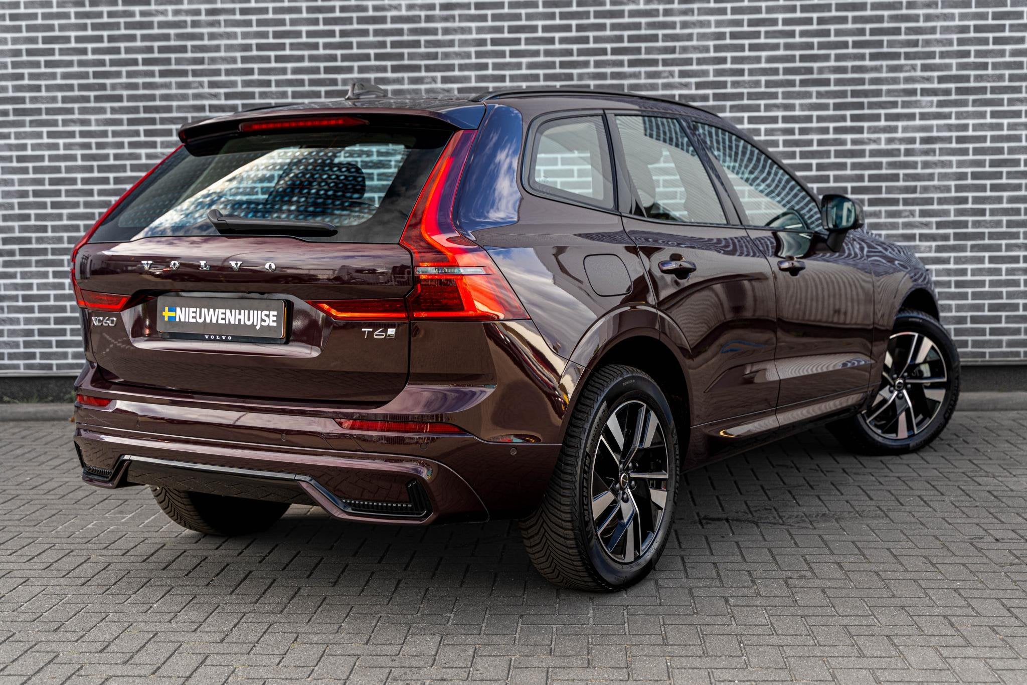 Volvo XC60 2.0 T6 Plug-in Hybrid AWD Plus Dark | PHEV | Trek, Gebruikt, Euro 6, 4 cilinders, 180 min