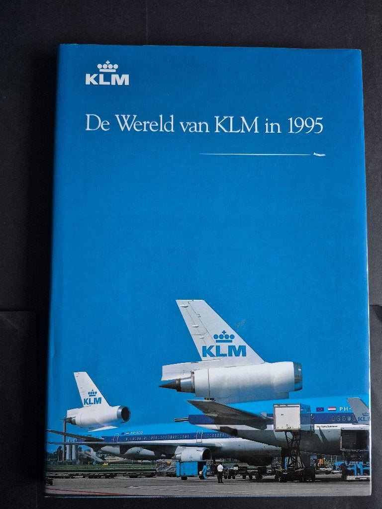 Boek De Wereld van KLM in 1995 (BK606), Verzamelen, Ophalen of Verzenden, Gebruikt, Boek of Tijdschrift