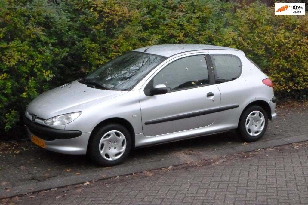 Peugeot 206 Rijdt perfekt! APK t/m 07-08-'27, Auto's, Voorwielaandrijving, 31 €/maand, 4 cilinders, Metallic lak