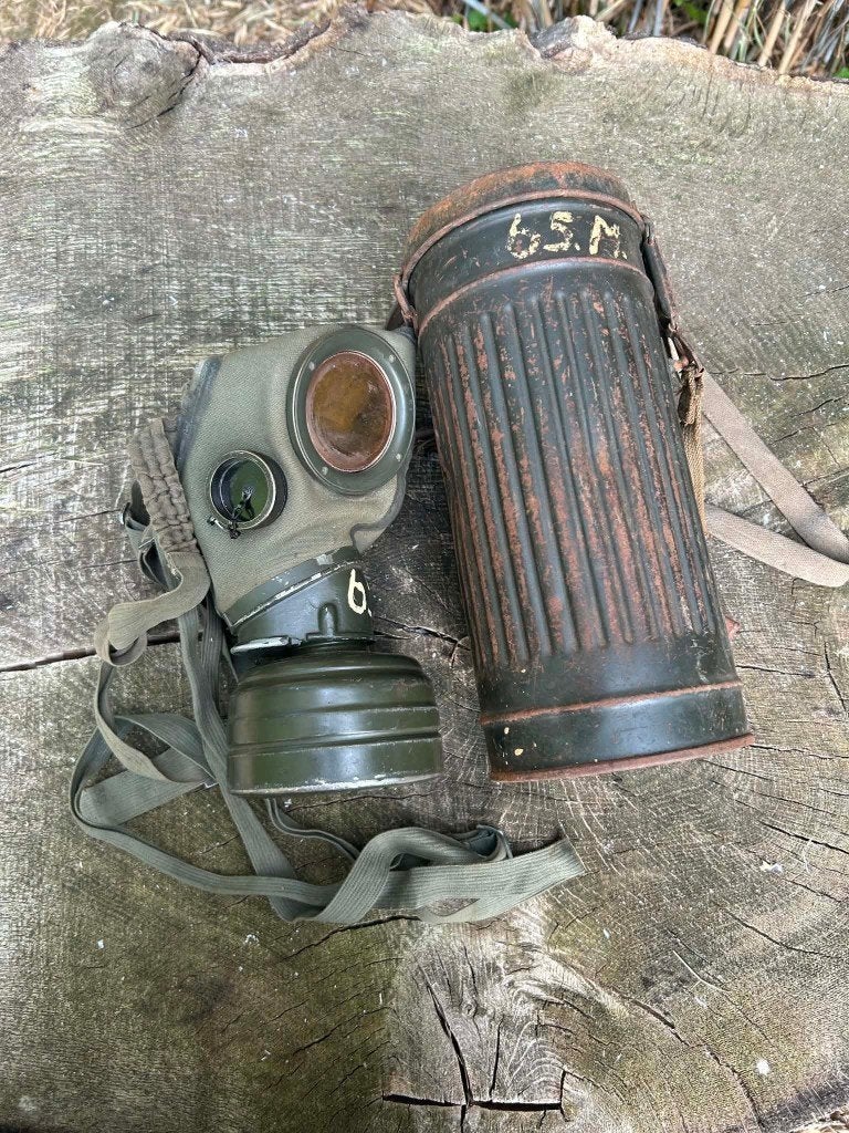 Duits WO2 M30 communicatiegasmasker, Ophalen of Verzenden, Duitsland, Embleem of Badge