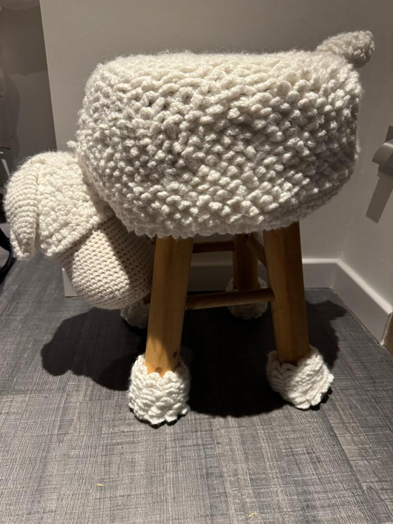 Leuke schapen kruk / poef - handgemaakt, Ophalen, Wit, Zo goed als nieuw, Eén