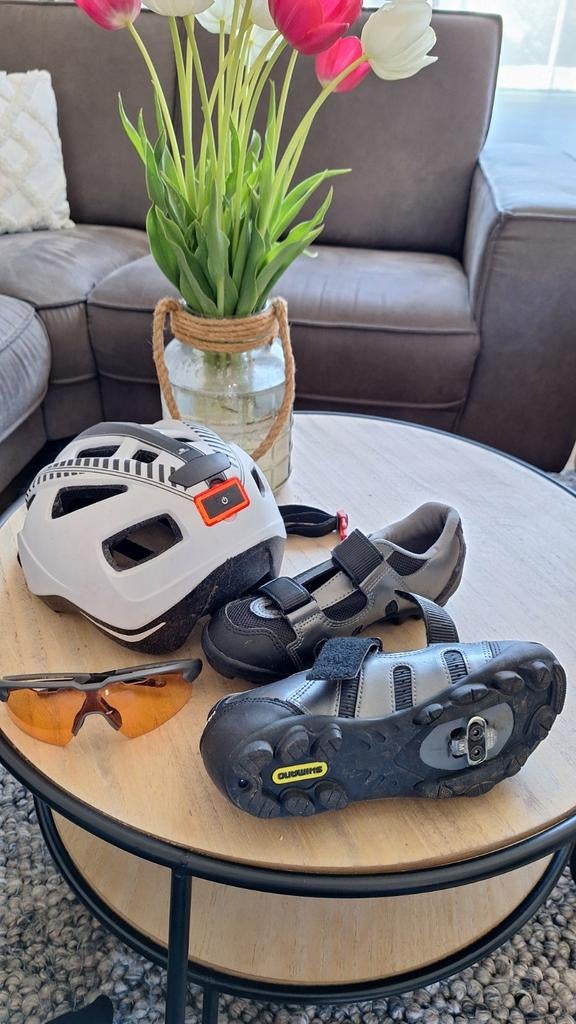 Wielrenset: Shimano schoenen, helm met licht & fietsbril, Sport en Fitness, Wielrennen, Ophalen of Verzenden, Zo goed als nieuw