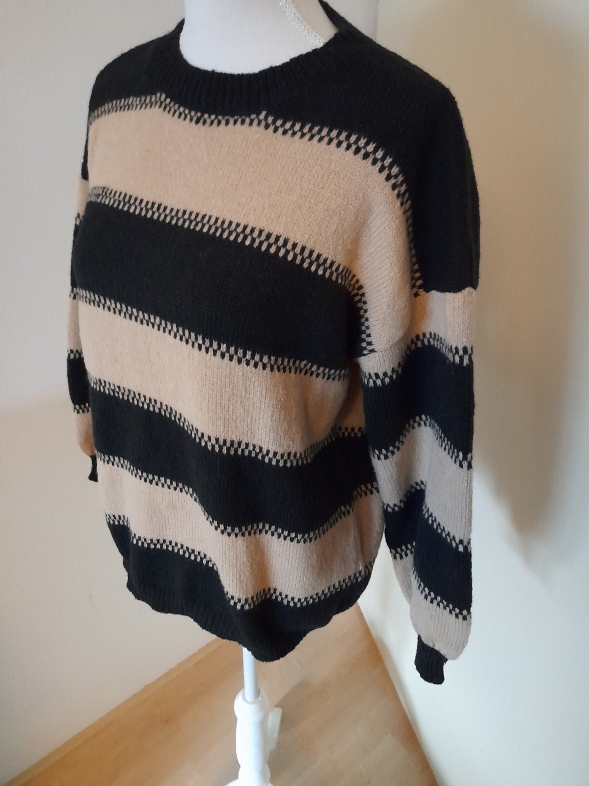 Mooie Trui maat S/M van By Clara Nieuw!, Maat 38/40 (M), Beige, Nieuw, Ophalen of Verzenden