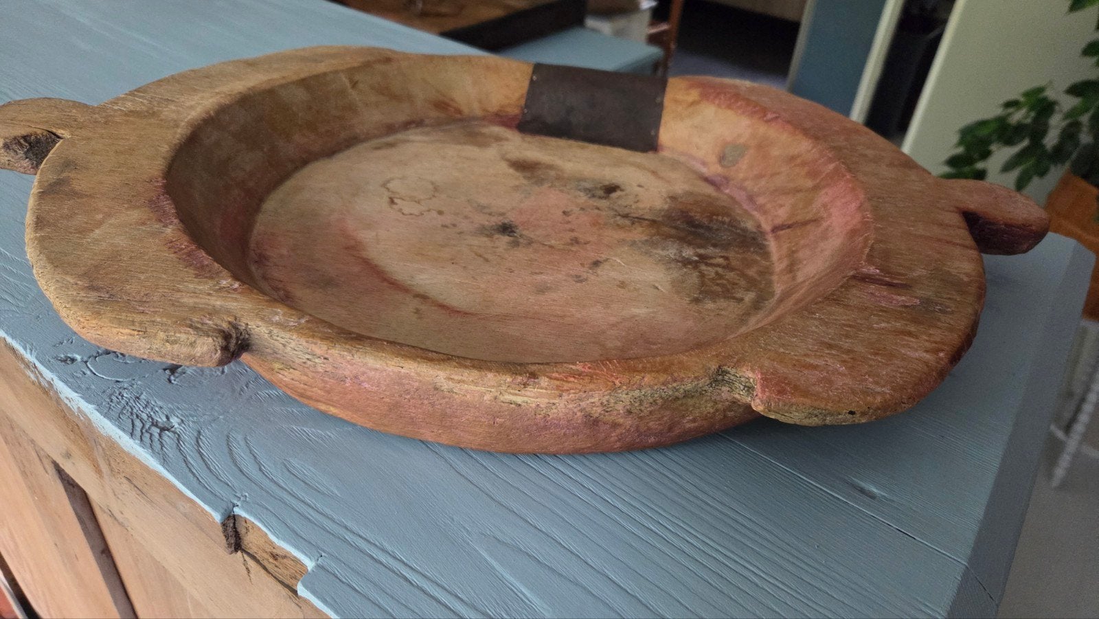 Grote houten aparte schaal met mooie verweerde roze gloed, Antiek en Kunst, Ophalen of Verzenden