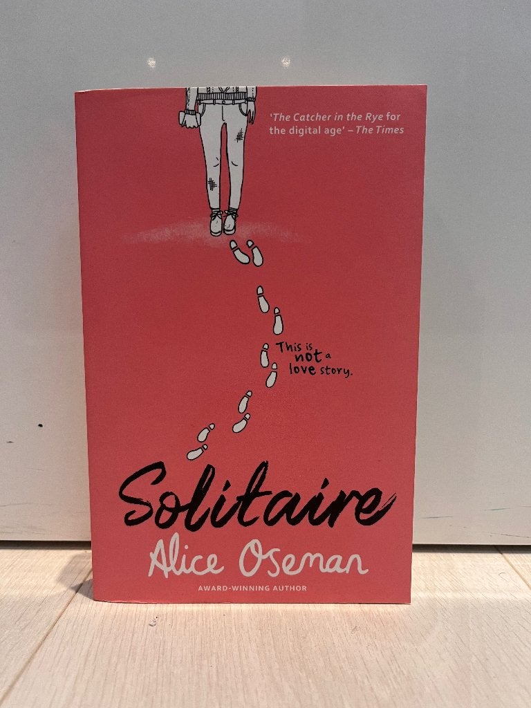Solitaire - Alice Oseman (Engels), Boeken, Europa overig, Alice Oseman, Ophalen of Verzenden, Zo goed als nieuw