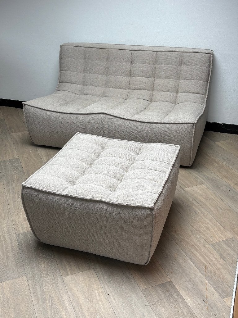 Ethnicraft N701 - eco stof ecru - 2 seat en footstool, Ophalen, Tweepersoons, 75 tot 100 cm, Zo goed als nieuw
