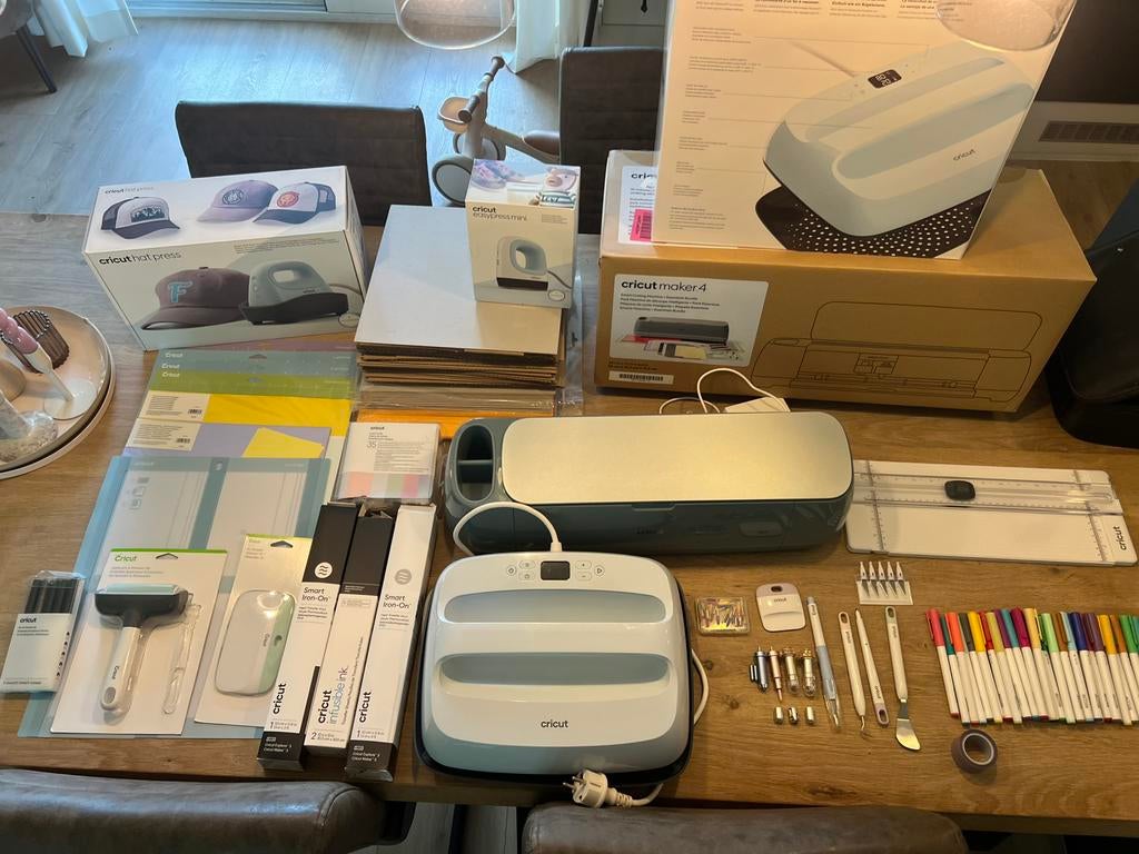 Cricut maker 4 all in one bundel, Hobby en Vrije tijd, Ophalen, Zo goed als nieuw, Gereedschap of Toebehoren