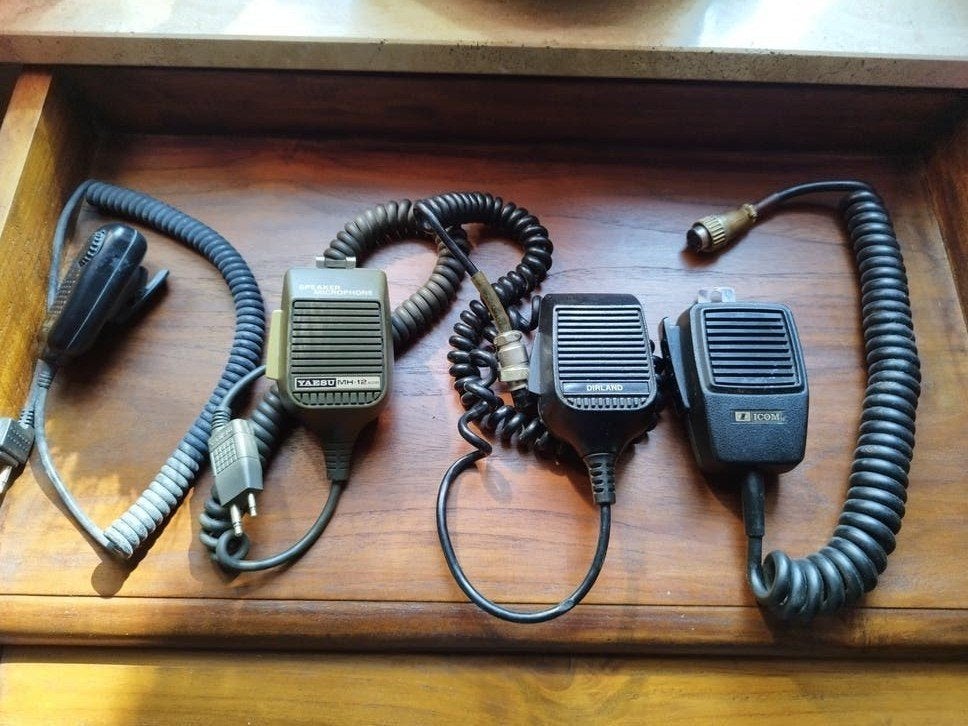 Diverse hand microfoons Yaesu, Icom etc, Ophalen of Verzenden, Zo goed als nieuw