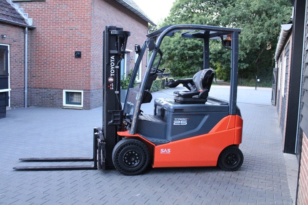 Toyota 8FBMKT25 heftruck elektrische triplex sideshift accub, 2000 tot 3000 kg, Elektrisch, Heftruck, Toyota