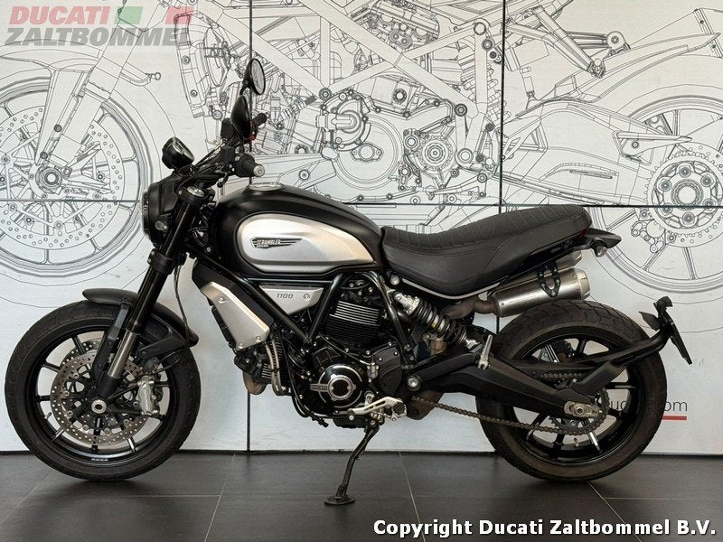 Ducati SCRAMBLER 1100 DARK STEALTH (bj 2023), Motoren, 1079 cc, Sport, Meer dan 35 kW, Gebruikt