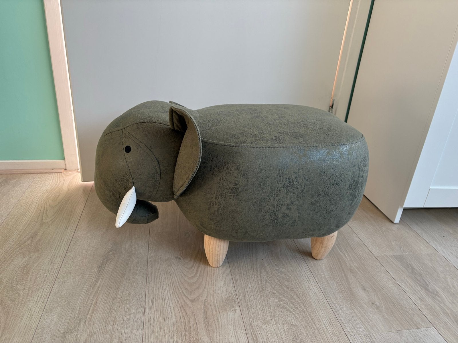 Olijfkleurige olifant poef van Kwantum, Ophalen, Gebruikt, 75 tot 100 cm, 50 tot 75 cm