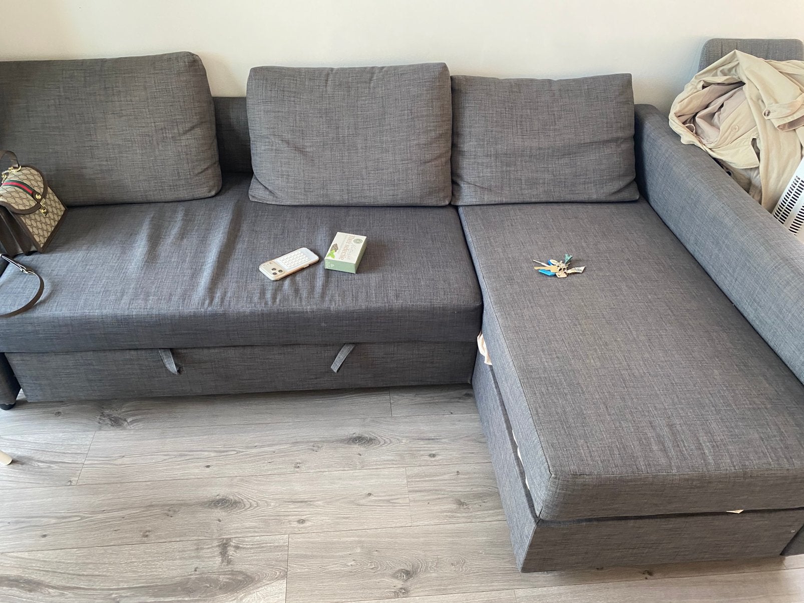 Ikea Friheten slaapbank met opberger - donkergrijs, Huis en Inrichting, Ophalen, Zo goed als nieuw, Tweepersoons, Grijs
