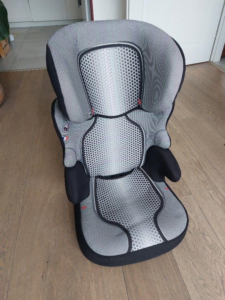 Autozitje 15_36 kg., Kinderen en Baby's, Autostoeltjes, Autogordel, 15 t/m 36 kg, Afneembare rugleuning, Zo goed als nieuw
