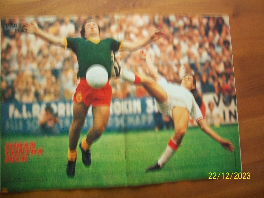 Poster Johan Cruyff en Dick Advocaat ( ADO) uit Pep 1973, Verzamelen, Sportartikelen en Voetbal, Verzenden, Zo goed als nieuw