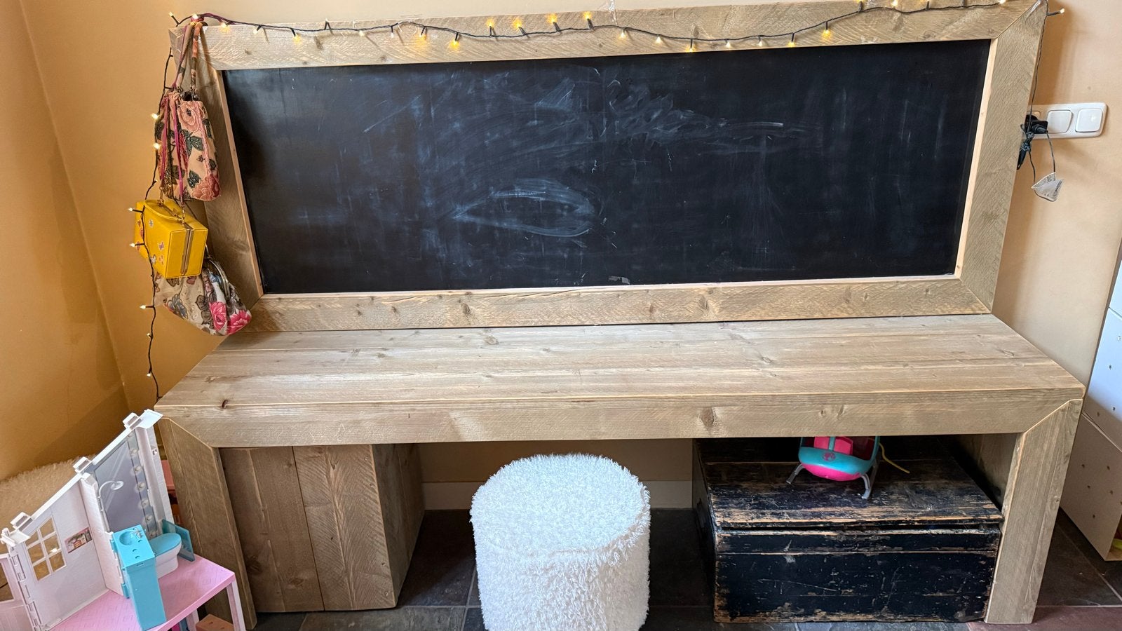 Steigerhouten bureau met schoolbord - Uniek en speels, Huis en Inrichting, Ophalen, Opbergruimte, Gebruikt, Hout