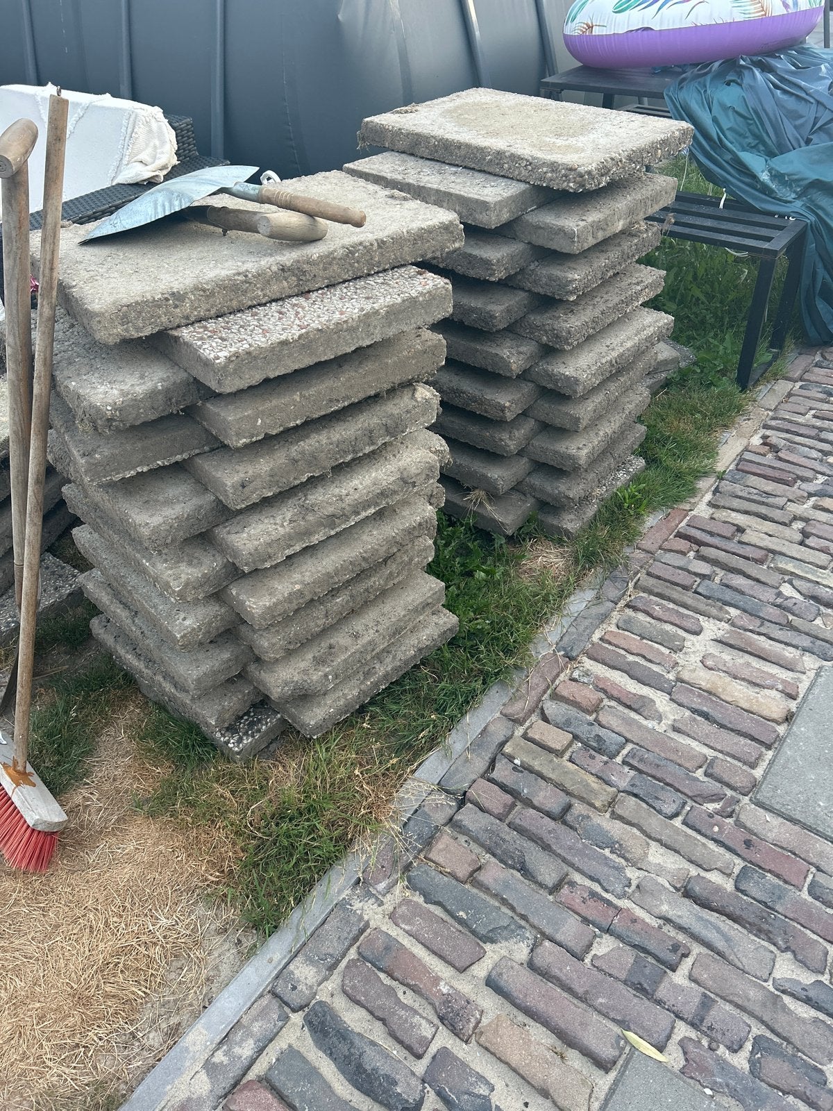 Gratis: Grindtegels 60x40 cm - 41 stuks, Tuin en Terras, Tegels en Klinkers, Ophalen, Gebruikt, 10 m² of meer, Grind