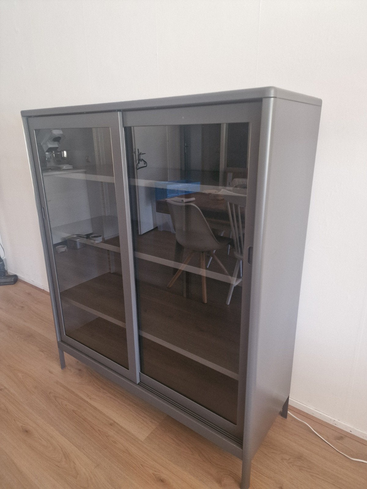 Titel:
Ikea IDÅSEN Vitrinekast met schuifdeuren, donkergrijs, Ophalen, 100 tot 150 cm, 100 tot 150 cm, 25 tot 50 cm
