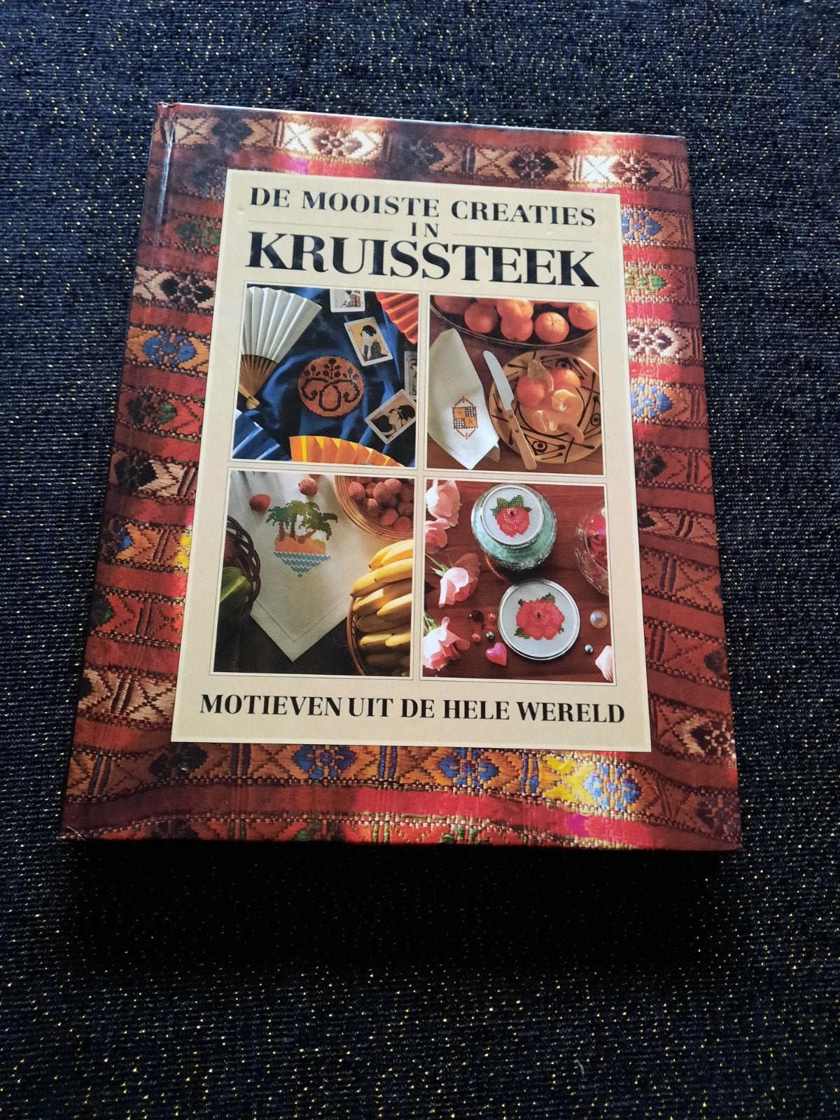 De Mooiste Creaties in Kruissteek - Hardcover, Ophalen of Verzenden, Zo goed als nieuw, Borduren en Naaien