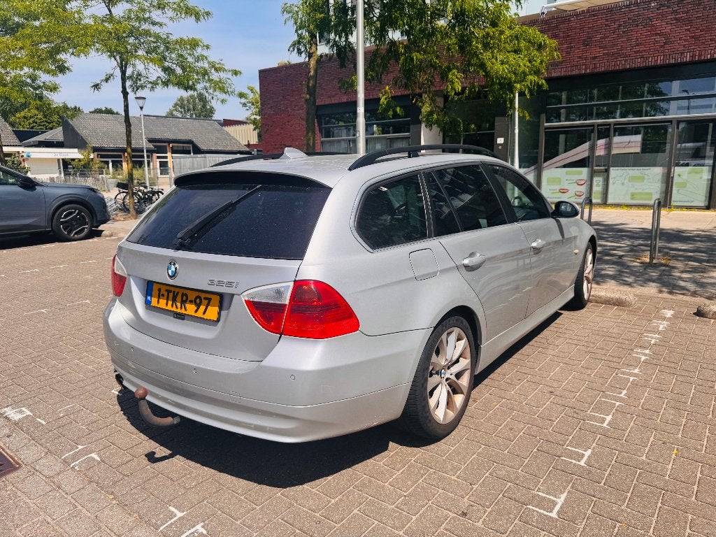 BMW 325i Touring Automaat | Rijdt goed | 6-cilinder, Auto's, BMW, Automaat, Achterwielaandrijving, Zwart, 2497 cc