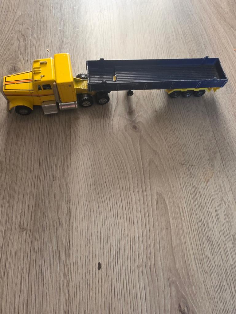Majorette vrachtwagen met oplegger, Hobby en Vrije tijd, Modelauto's | 1:24, Ophalen of Verzenden
